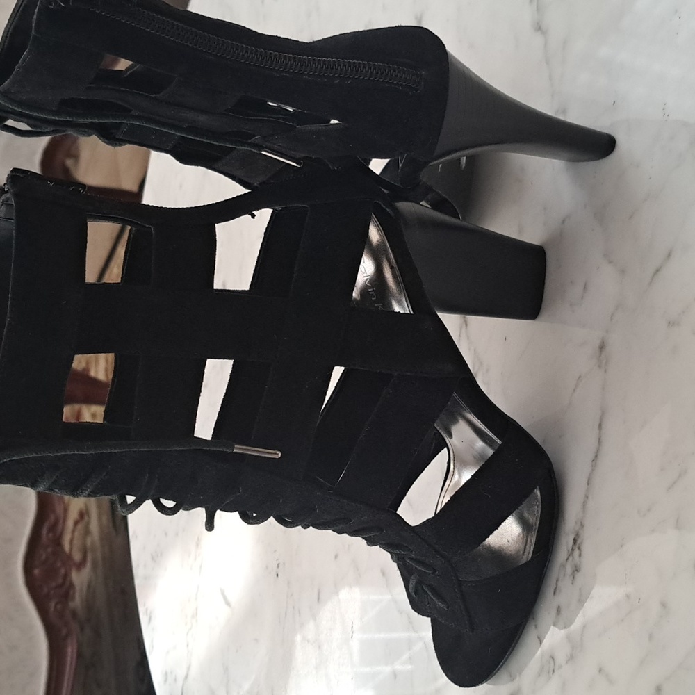 Shoe - Picture 4 of 4